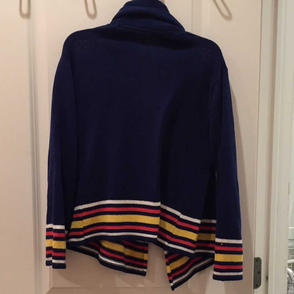 NWOT Great sweater. So warm and comfortable - Picture 4 of 4
